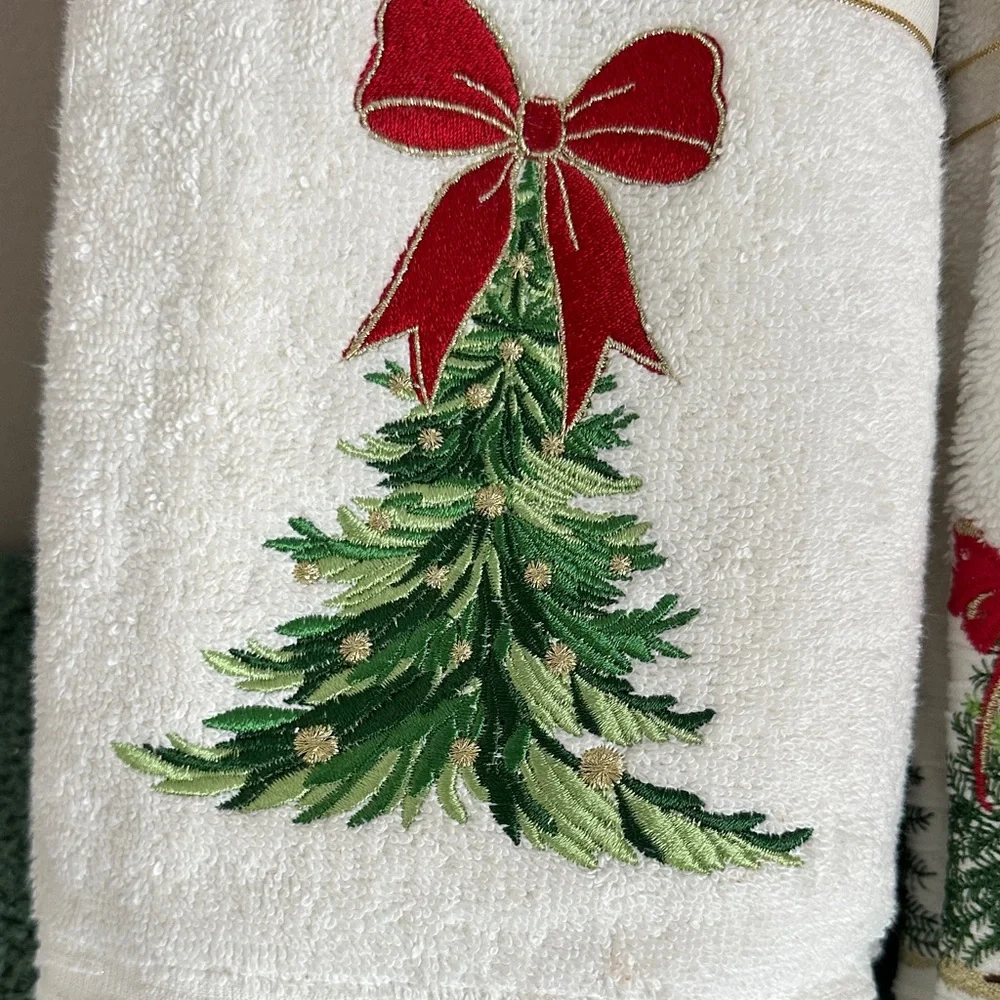 Glitz & Glimmer Festive Holiday Christmas Tree Hand Towels Red Bow NEW!